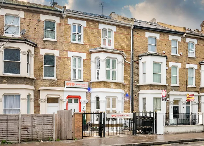Oyo Abbey Hotel, London Shepherd\'S Bush Market