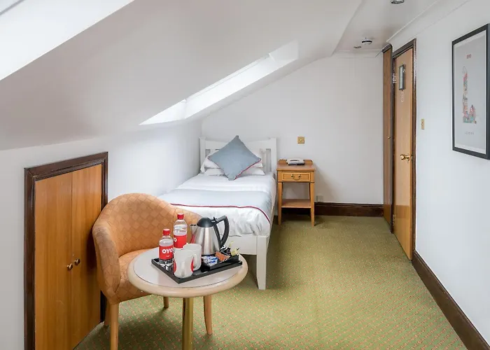 Oyo Abbey Hotel, London Shepherd\'S Bush Market