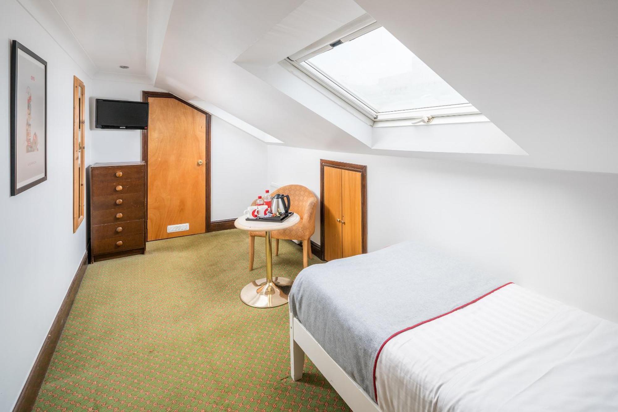 Отель Oyo Abbey Hotel, Shepherd's Bush Market