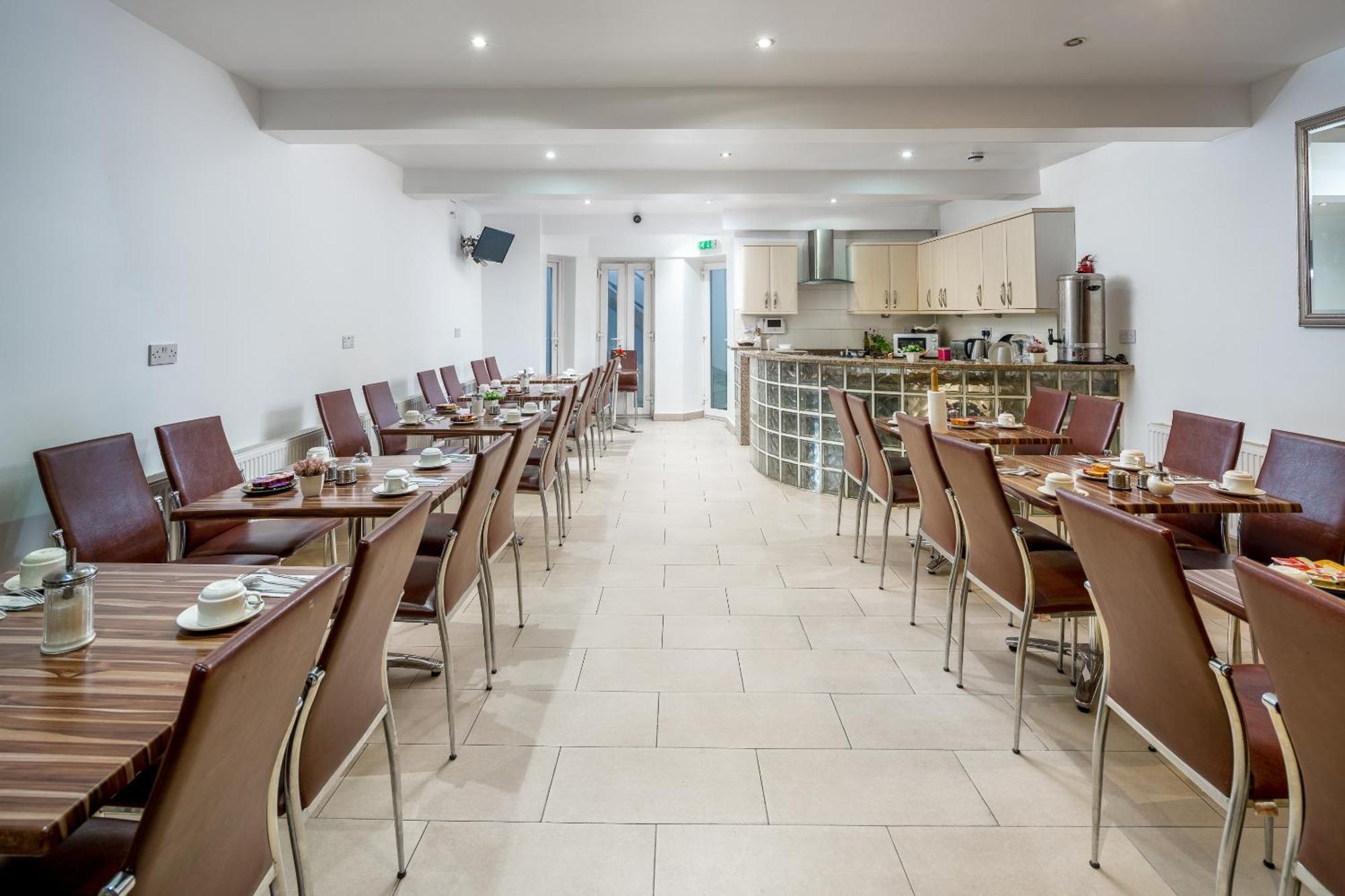 Отель Oyo Abbey Hotel, Shepherd's Bush Market Лондон